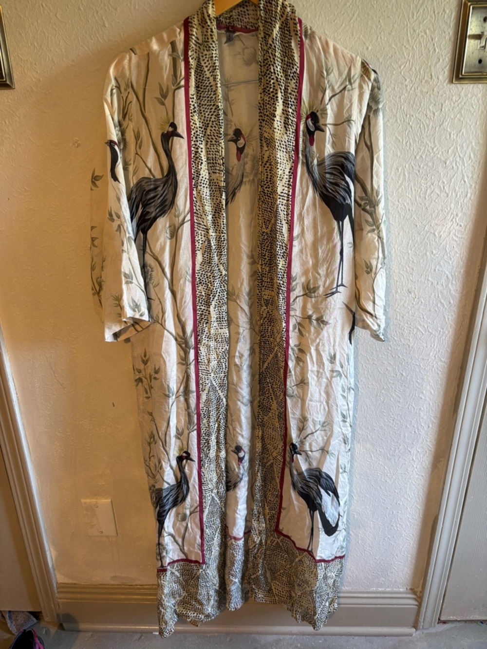 BL ^nk White Crane Print Long Kimono Robe with Pink Trim